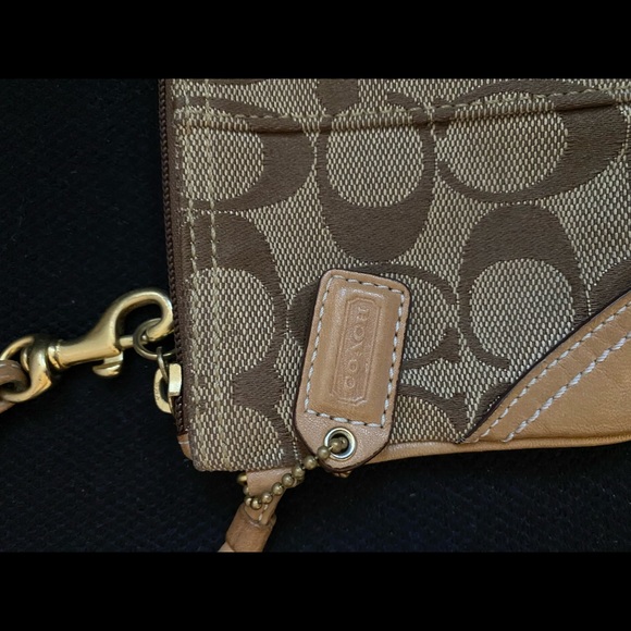 Coach canvas/leather signature wristlet - Picture 3 of 3